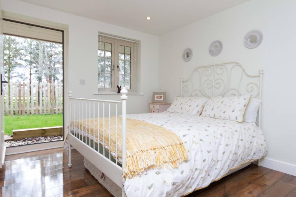 Breckland Cottage - Secluded Country Getaway Hockwold cum Wilton Eksteriør billede