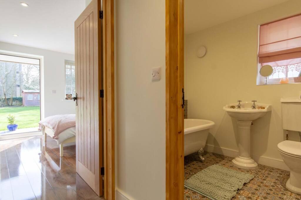Breckland Cottage - Secluded Country Getaway Hockwold cum Wilton Eksteriør billede